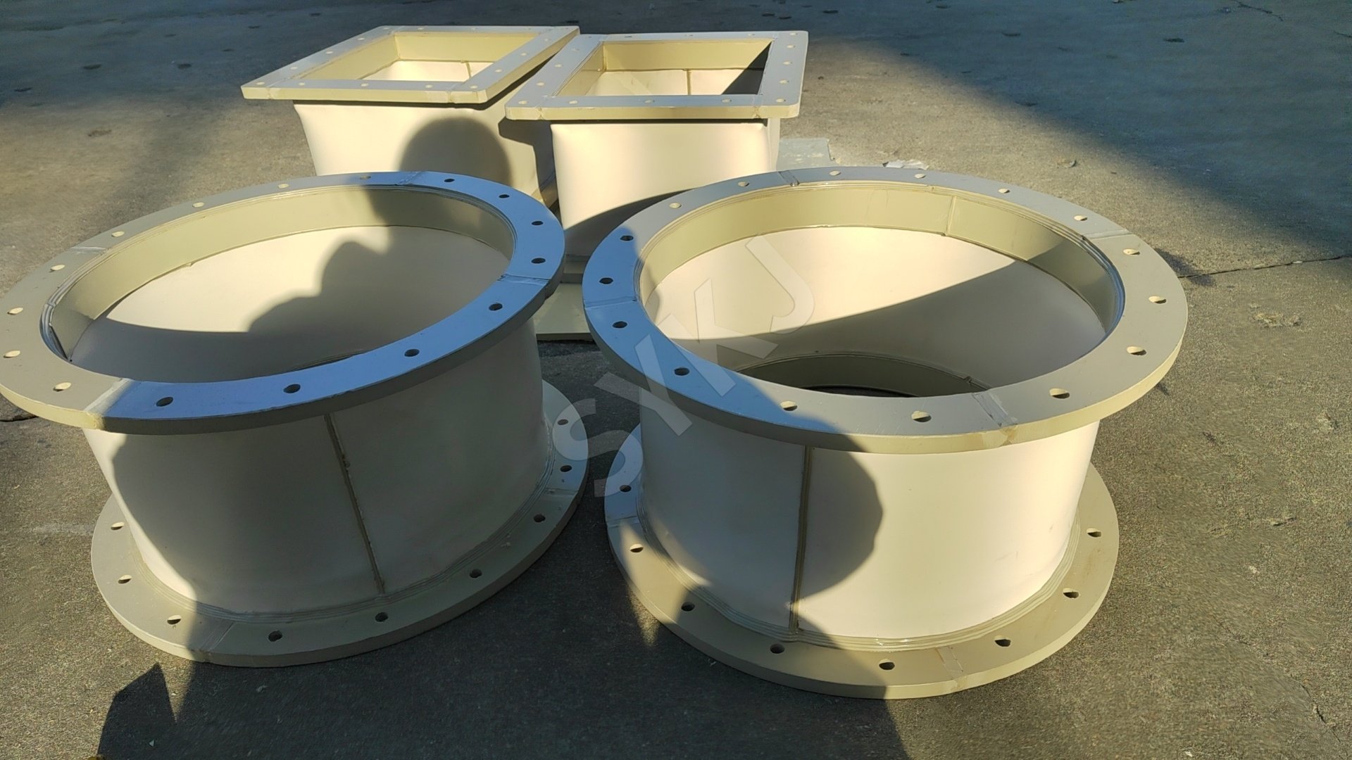 无锡某电子一工厂酸碱系统工事：调节阀、PP软接产品出厂